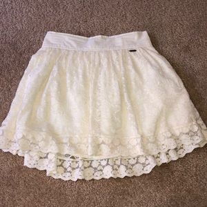 HOLLISTER Lace Cream Skirt